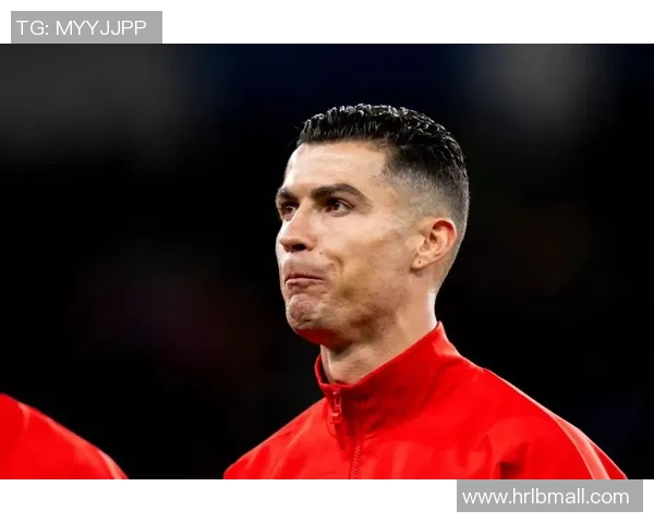 足球巨星C罗佩戴手环背后的秘密与象征意义解析